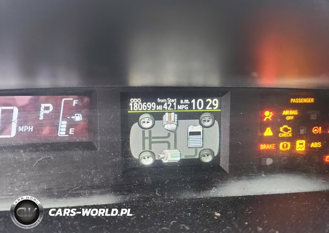 2015 Toyota Prius C Two VIN:JTDKDTB3XF1576333 - 9