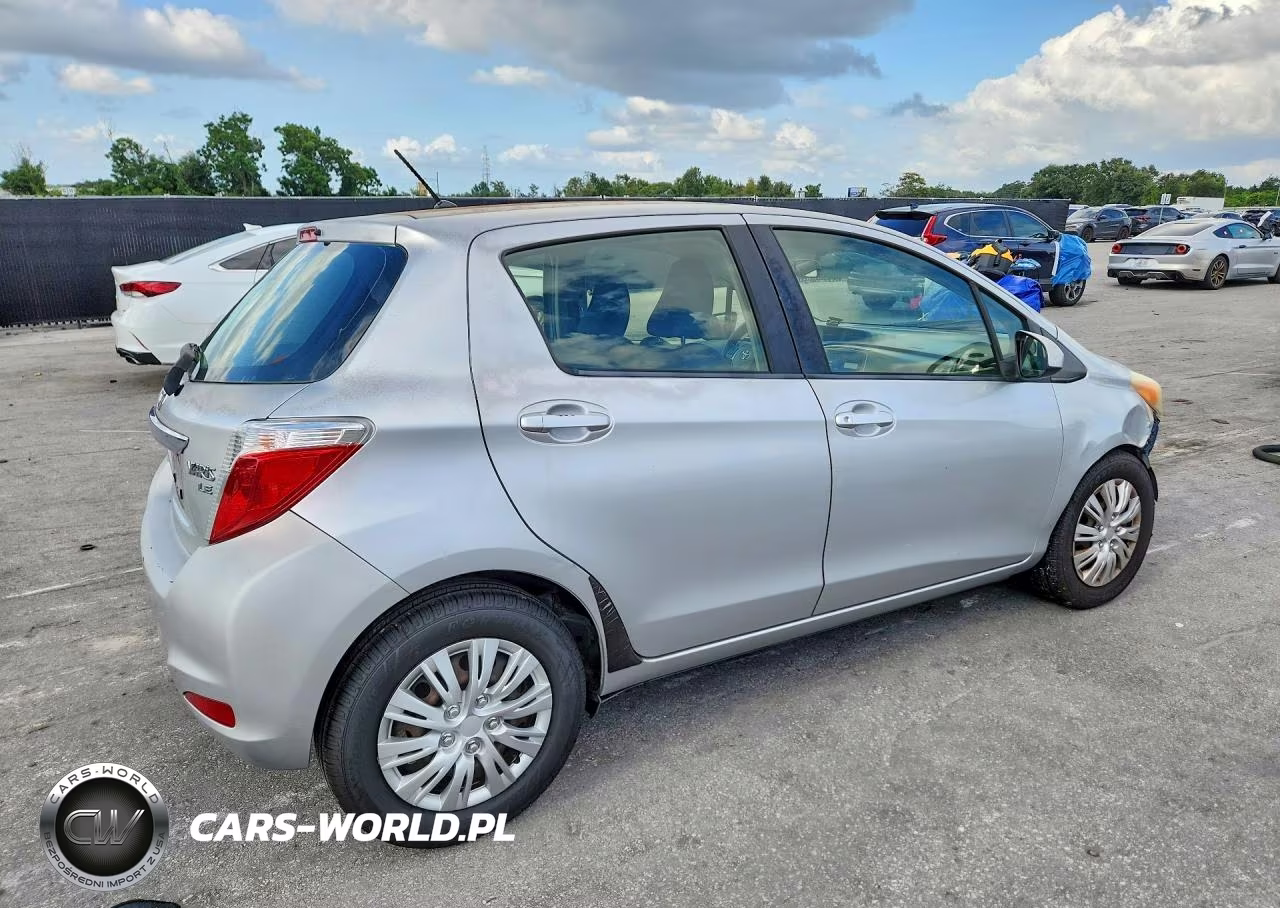 2013 Toyota Yaris 5-Door Le VIN:JTDKTUD36DD551172 - 3