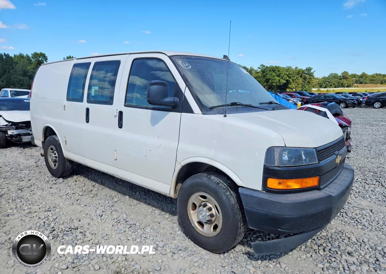 2019 Chevrolet Express 3500 Cargo Delivery Van VIN:1GCZGGFG1K1168162 - 4