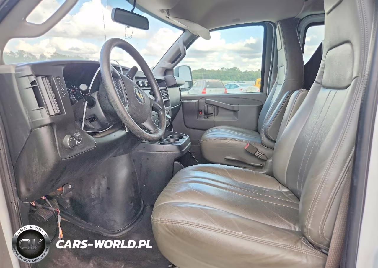 2019 Chevrolet Express 3500 Cargo Delivery Van VIN:1GCZGGFG1K1168162 - 7