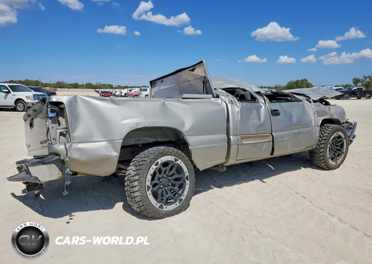 2003 Chevrolet Silverado C1500 VIN:2GCEC19V331242324 - 3