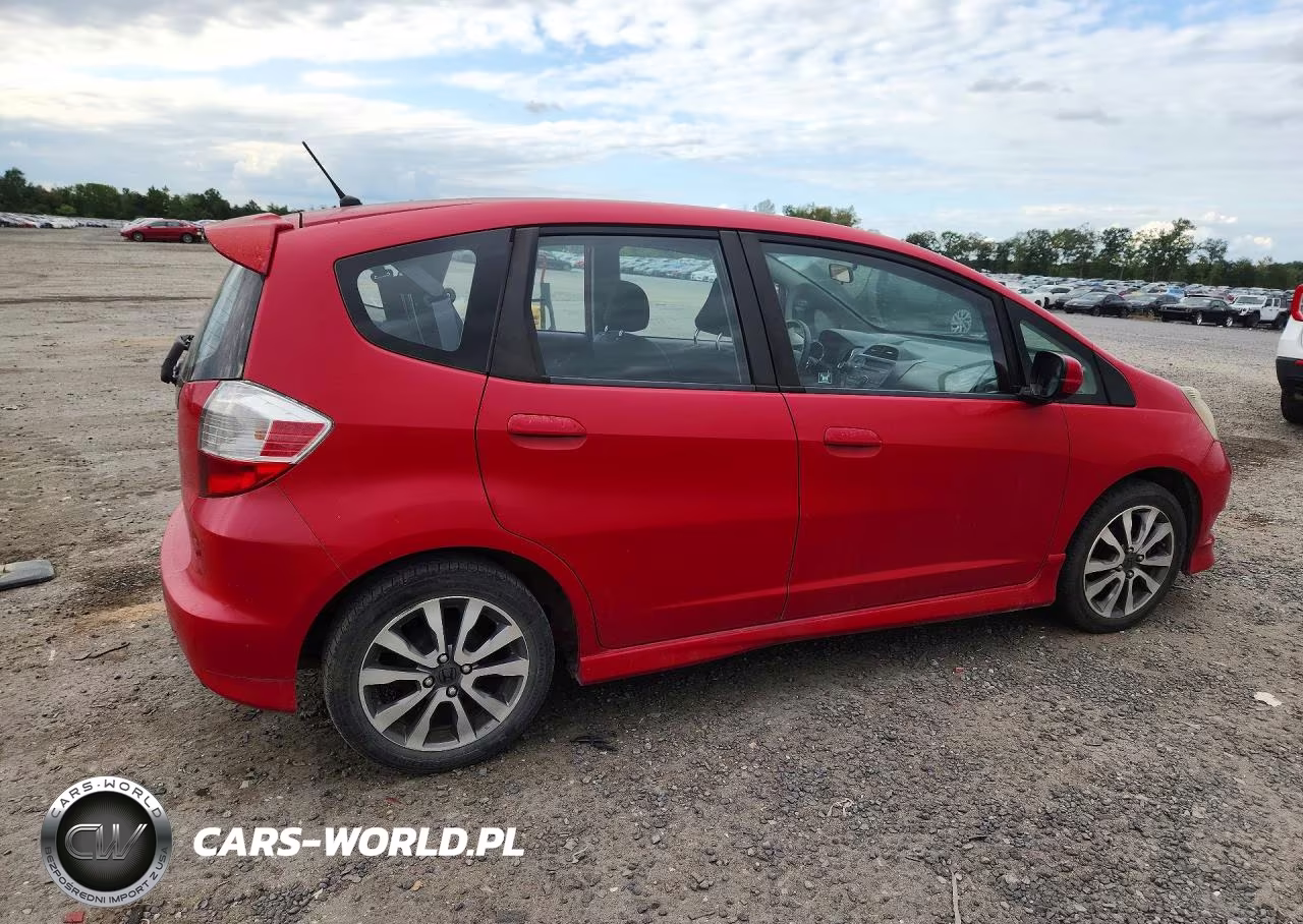 2013 Honda Fit Sport VIN:JHMGE8H56DC008508 - 3