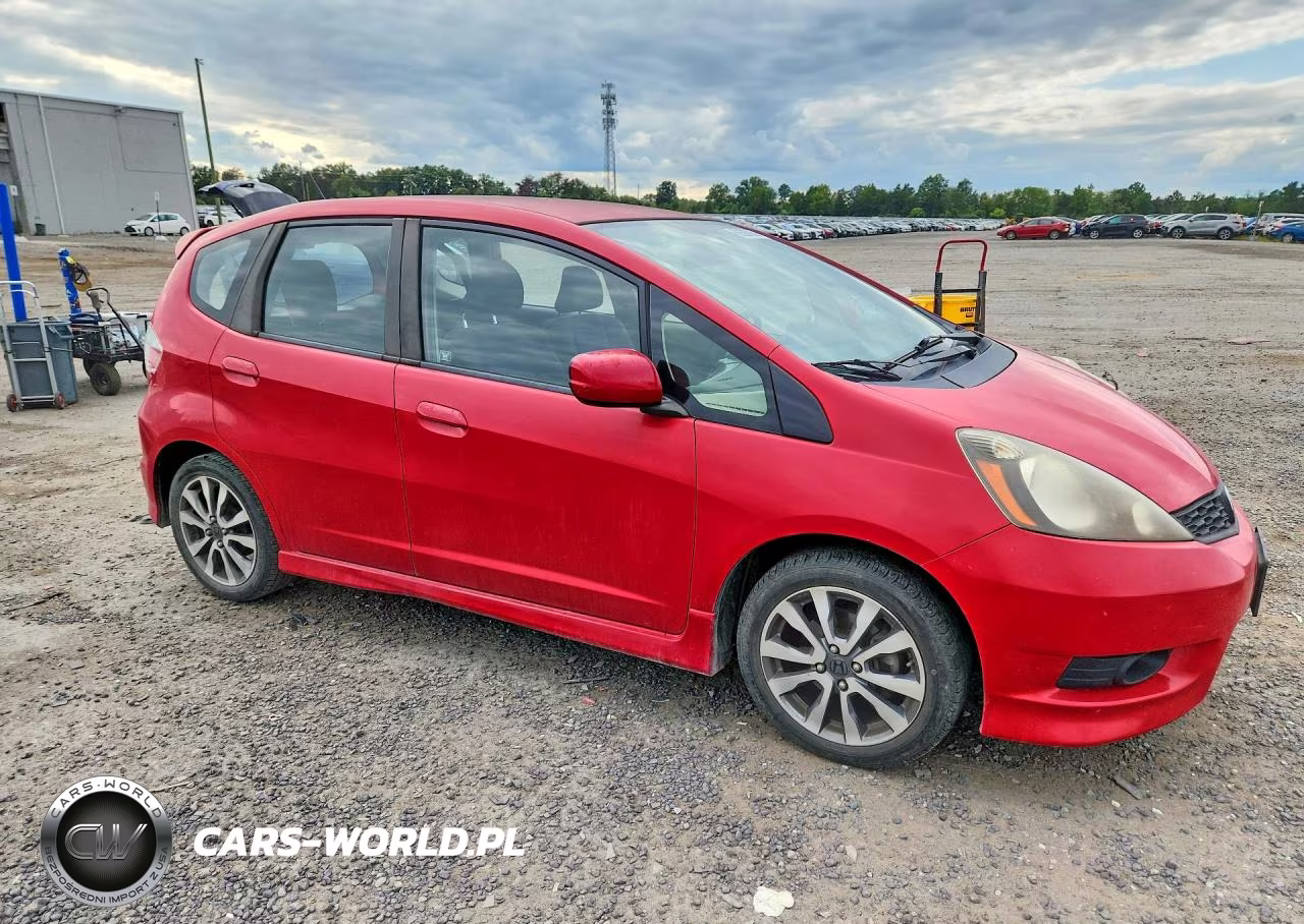 2013 Honda Fit Sport VIN:JHMGE8H56DC008508 - 4
