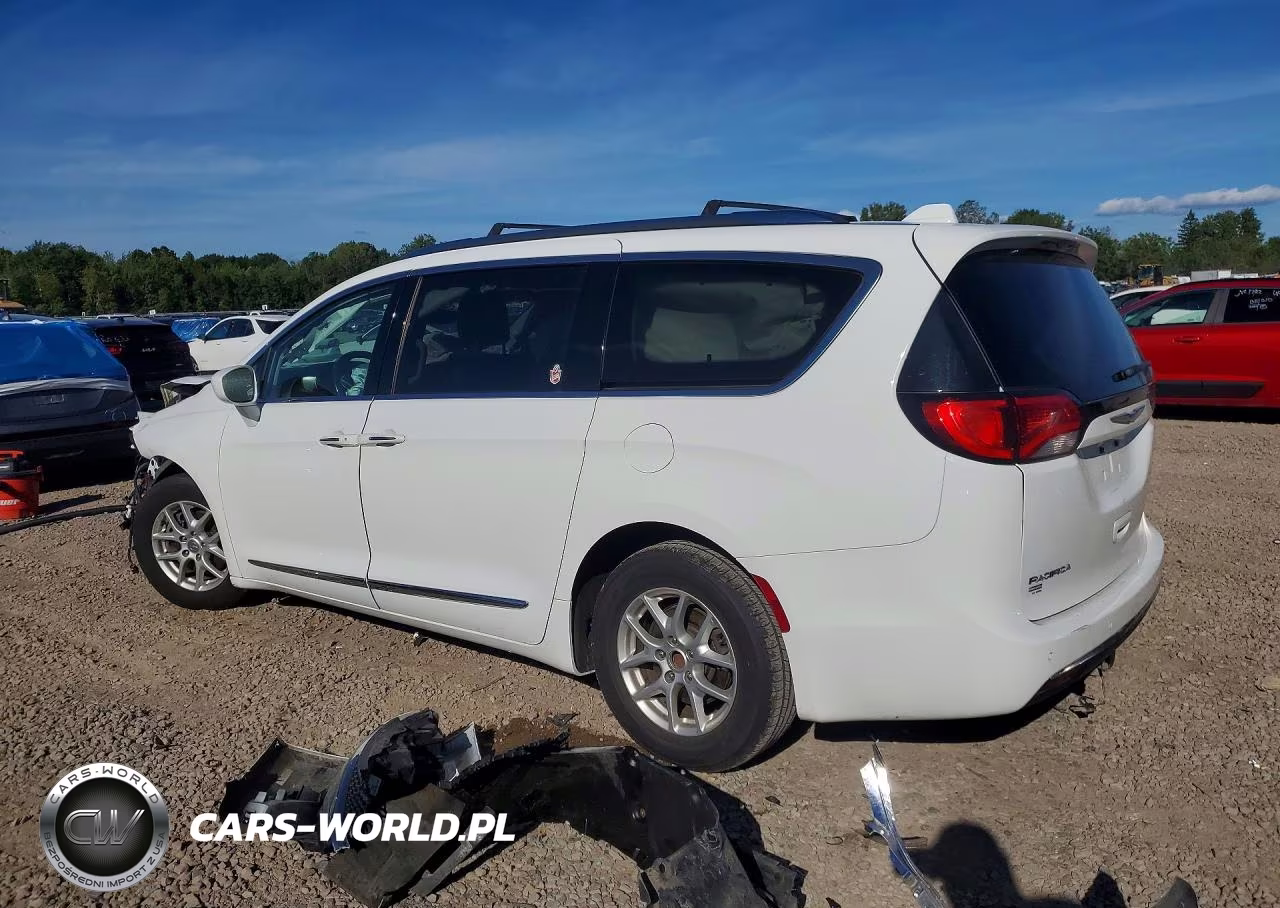 2020 Chrysler Pacifica Touring L VIN:2C4RC1BG0LR105761 - 2