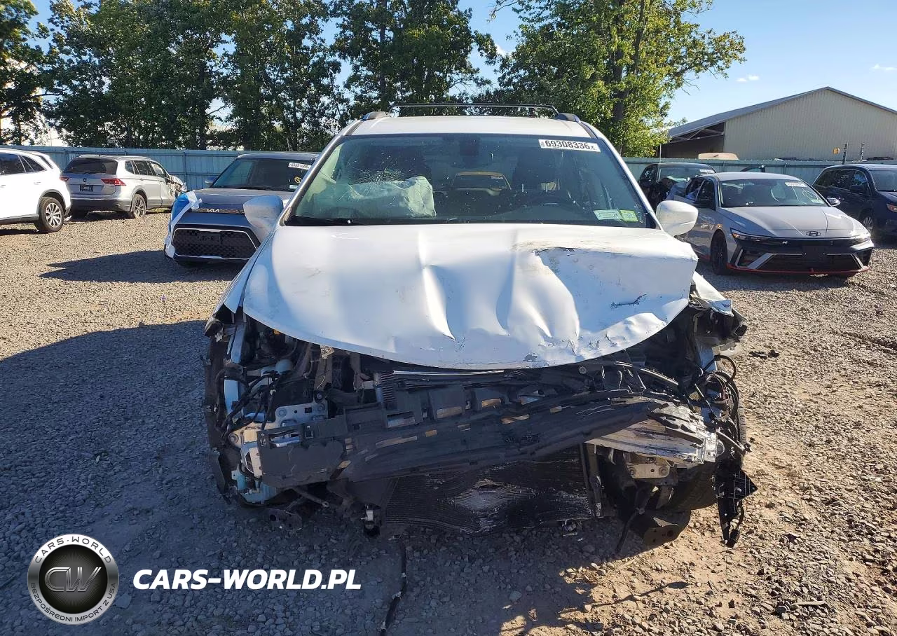 2020 Chrysler Pacifica Touring L VIN:2C4RC1BG0LR105761 - 5