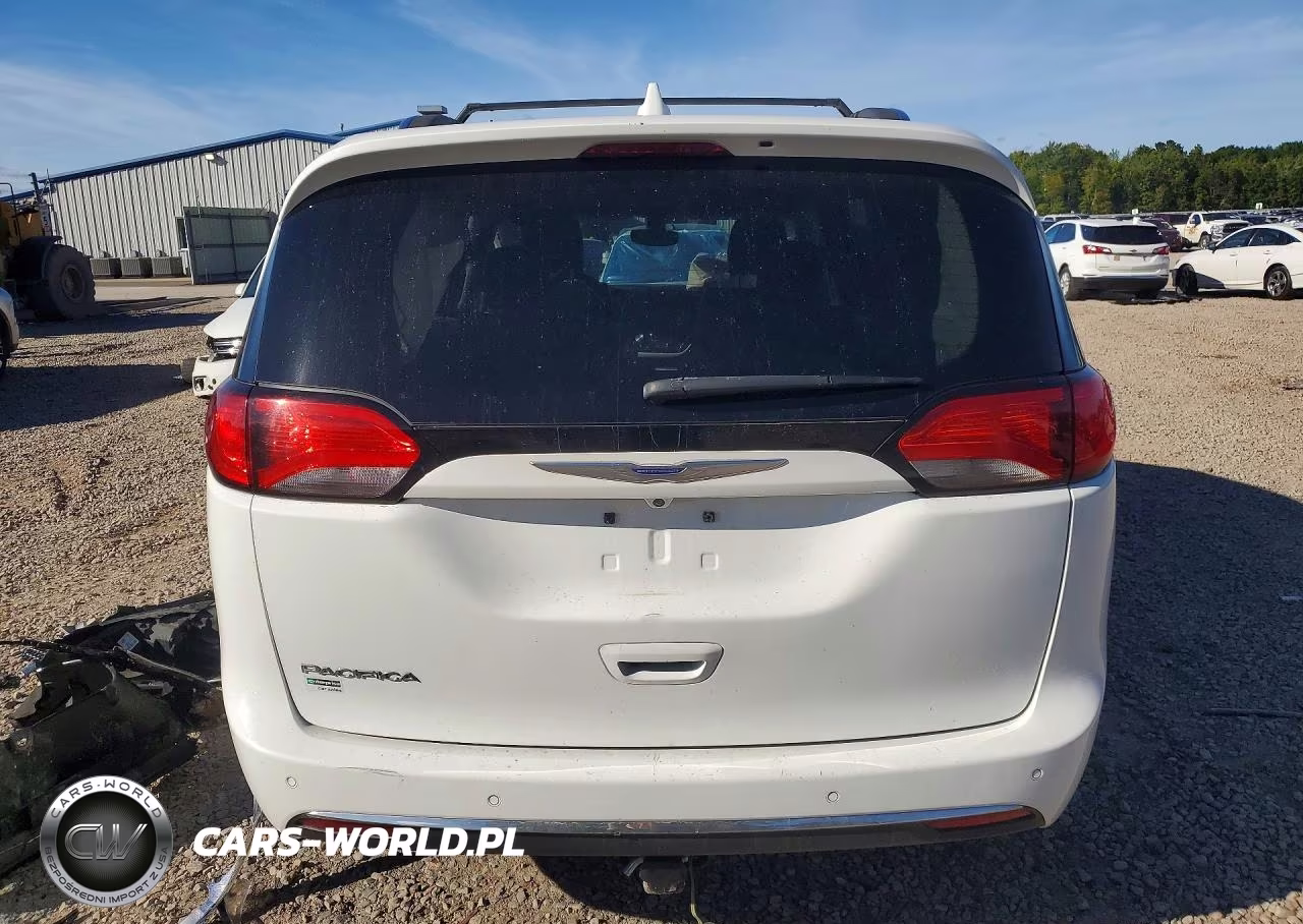 2020 Chrysler Pacifica Touring L VIN:2C4RC1BG0LR105761 - 6