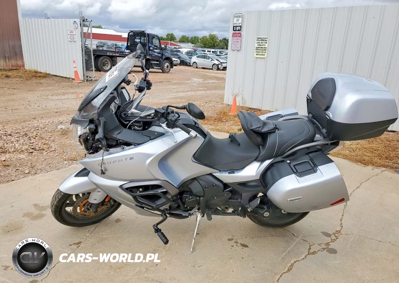 2013 Triumph Motorcycle Trophy Se VIN:SMTH02XK8DJ584333 - 3