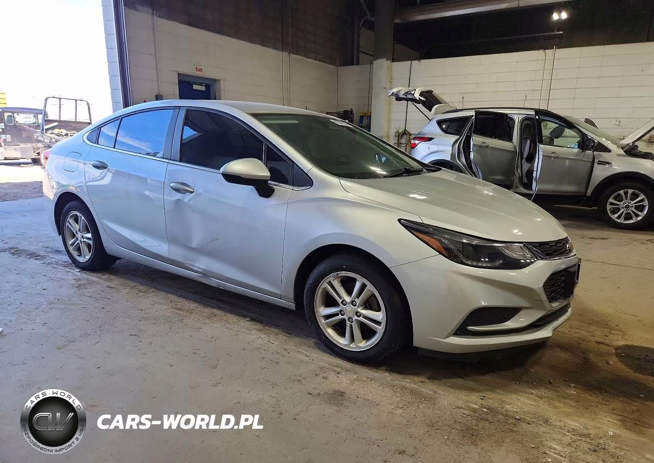 2017 Chevrolet Cruze Lt VIN:3G1BE5SMXHS515964 - 4