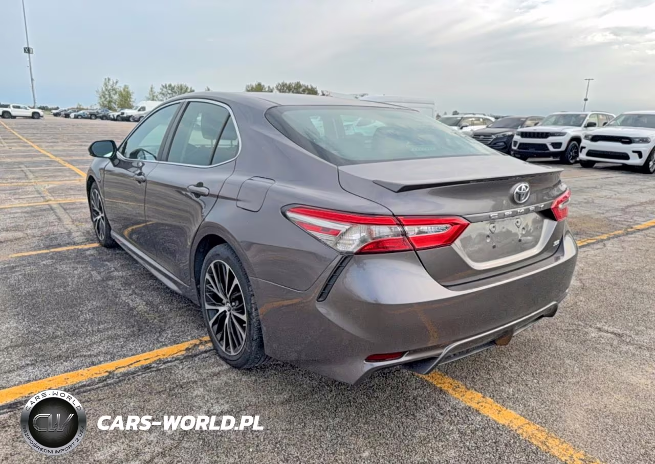 2018 Toyota Camry Se VIN:4T1B11HKXJU560650 - 3