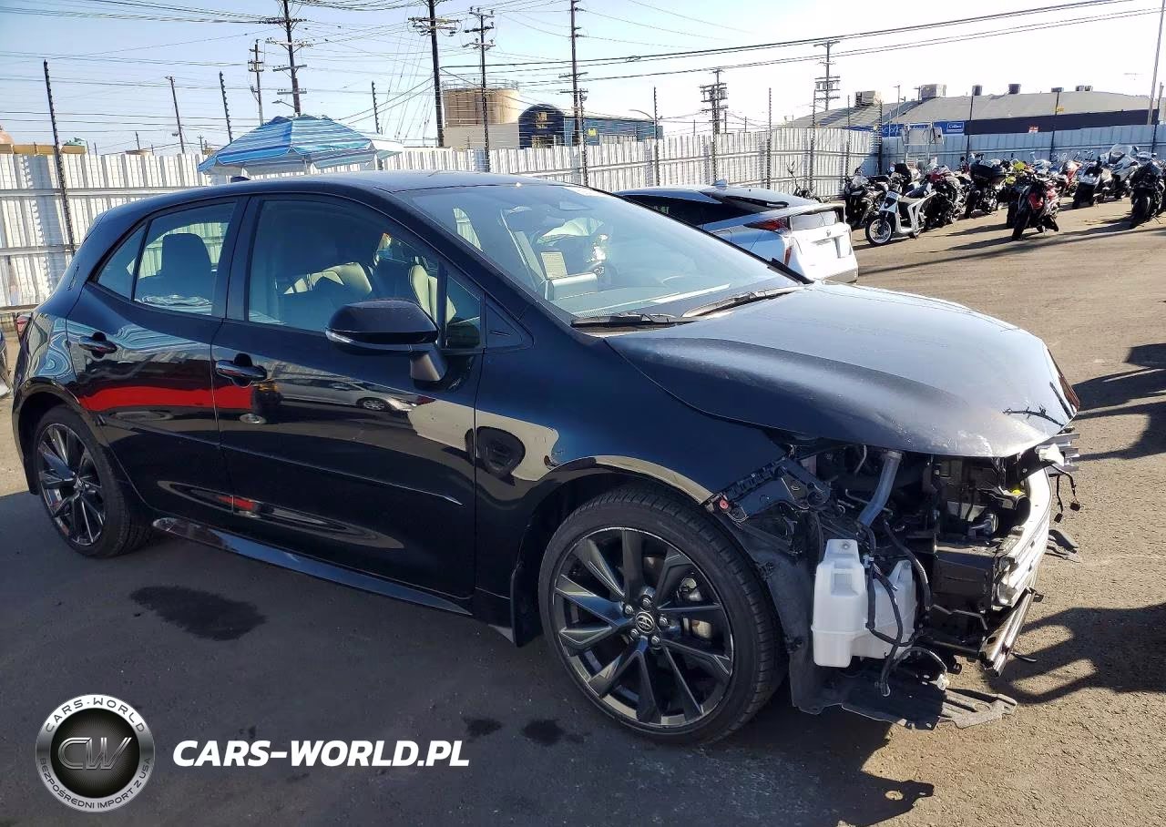 2024 Toyota Corolla Xse VIN:JTNC4MBE2R3229840 - 4