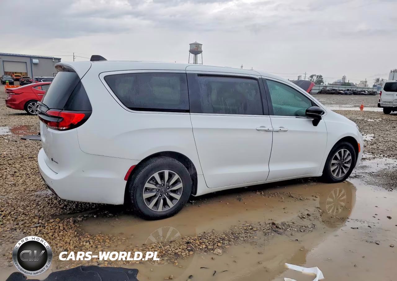 2024 Chrysler Pacifica Hybrid Select VIN:2C4RC1S7XRR150294 - 3