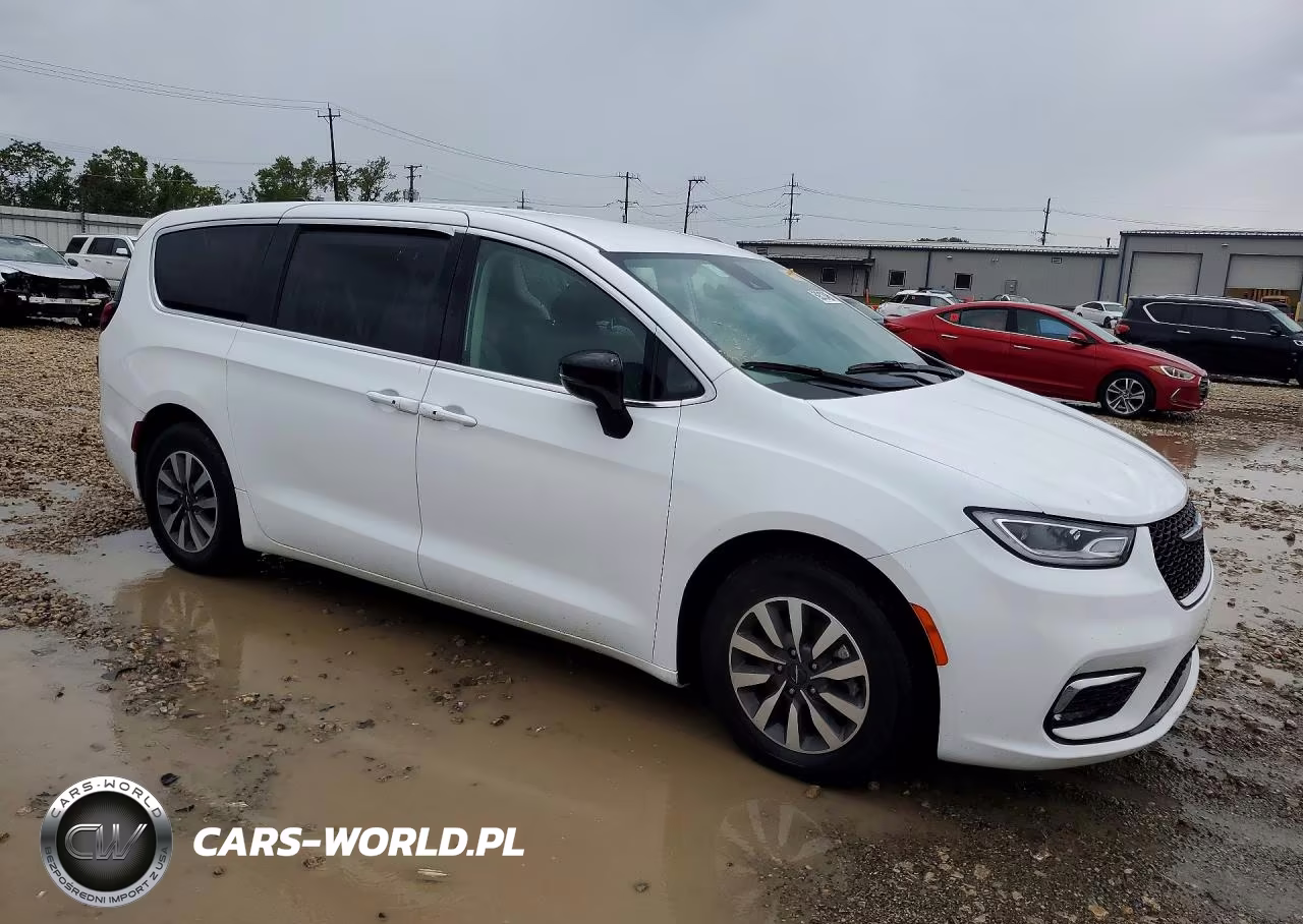 2024 Chrysler Pacifica Hybrid Select VIN:2C4RC1S7XRR150294 - 4