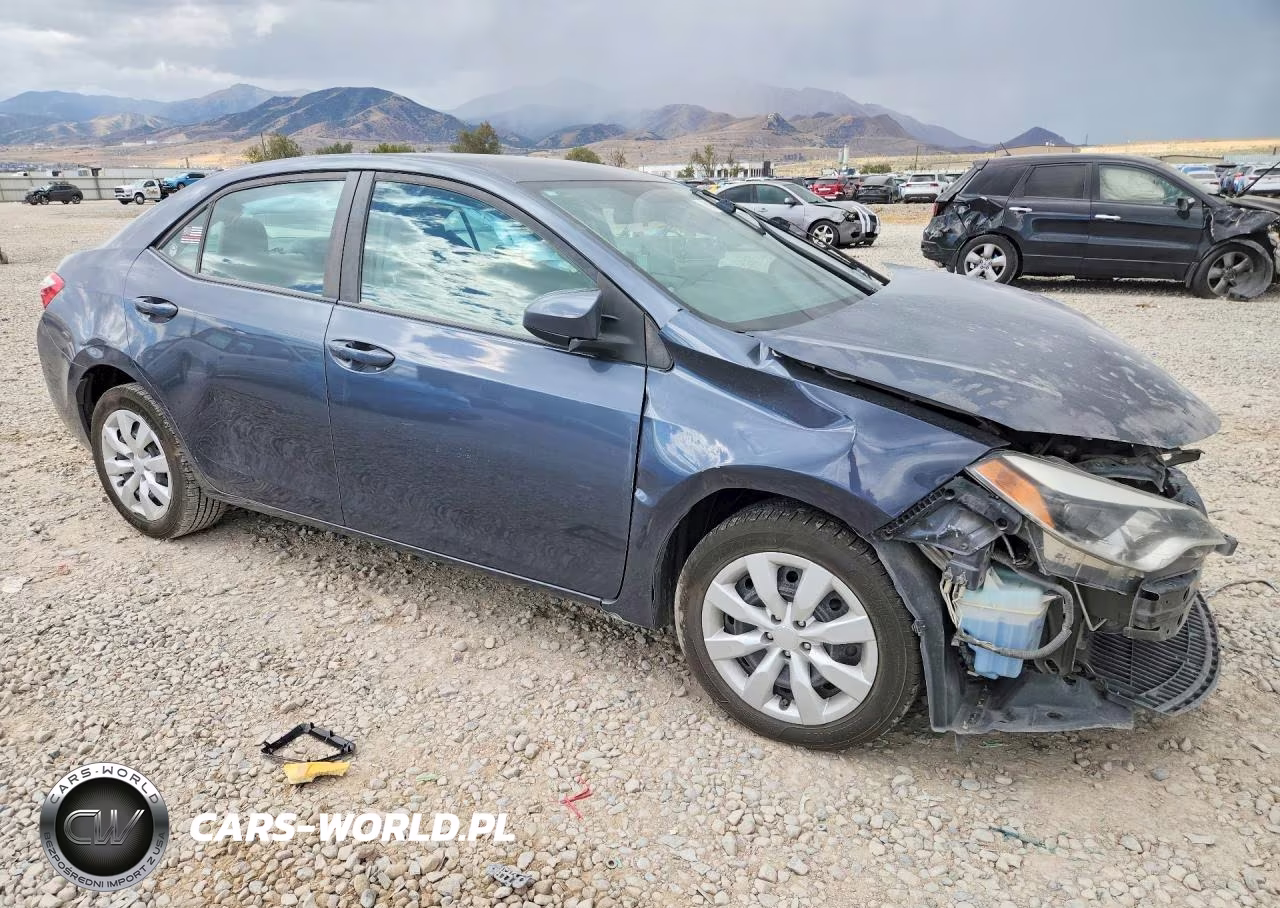 2014 Toyota Corolla Le VIN:5YFBURHE1EP072047 - 4