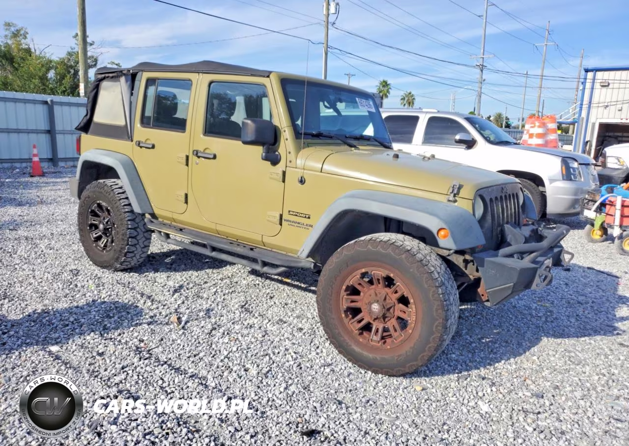 2013 Jeep Wrangler Unlimited Sport VIN:1C4BJWDG8DL585107 - 4
