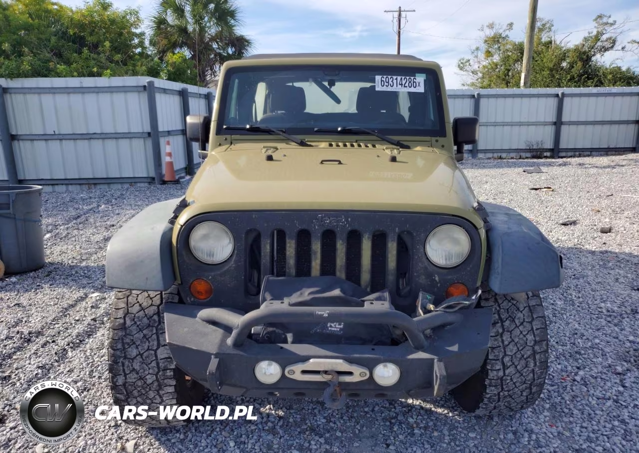 2013 Jeep Wrangler Unlimited Sport VIN:1C4BJWDG8DL585107 - 5