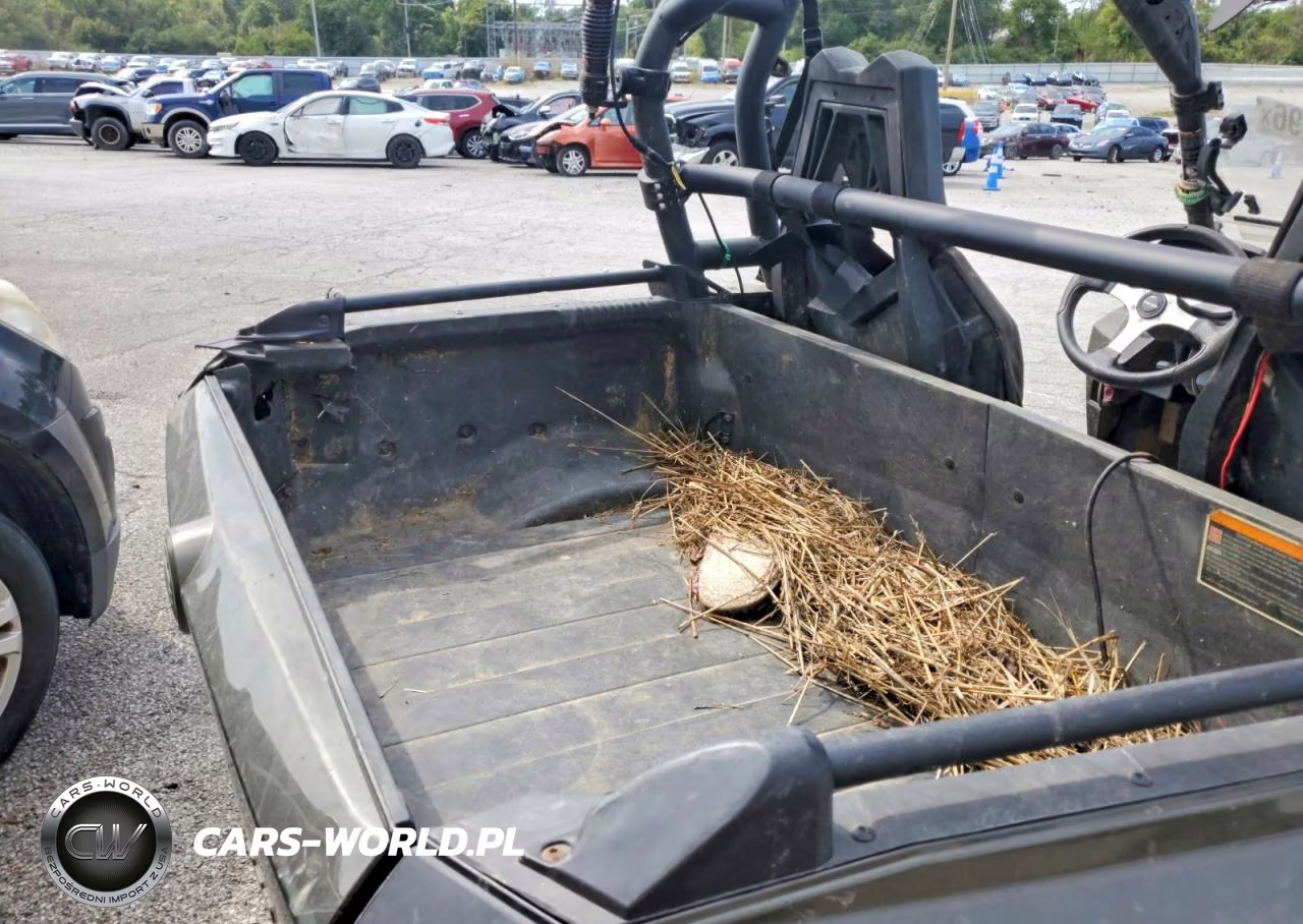 2019 Can-Am Commander Utility Vehicle VIN:3JBKKAN20KJ000748 - 6