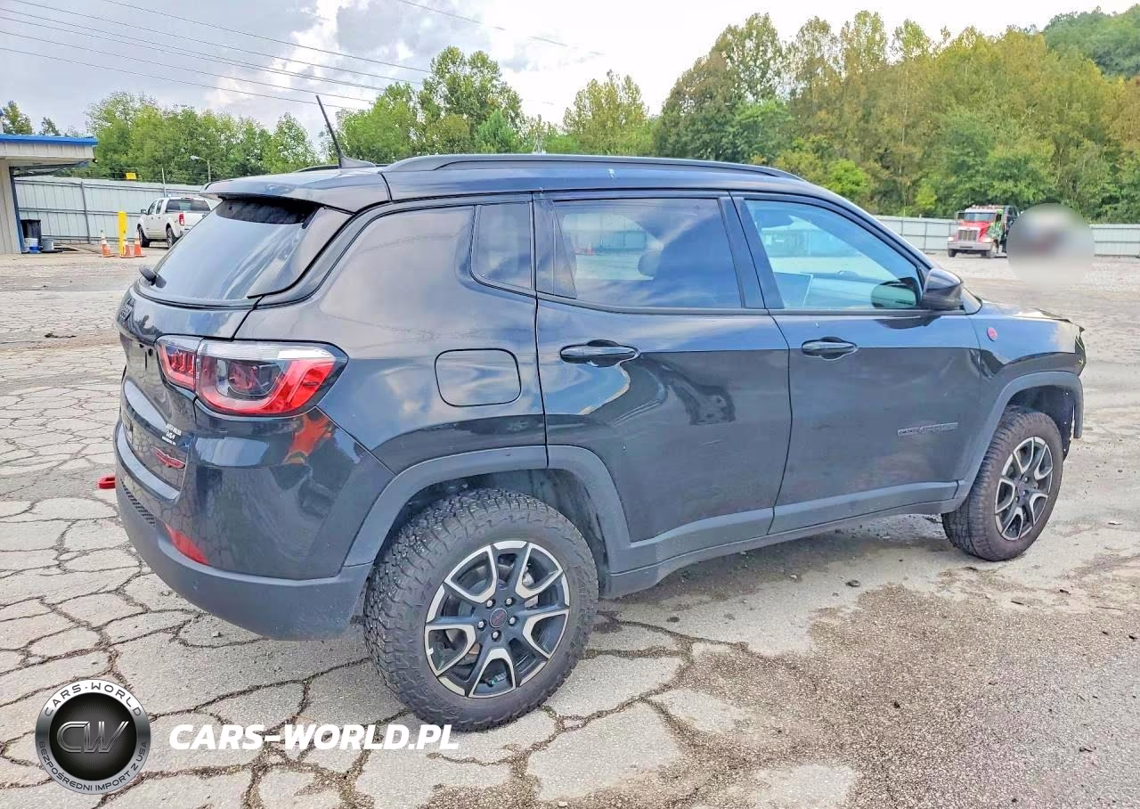 2025 Jeep Compass Trailhawk VIN:3C4NJDDN6ST551233 - 3