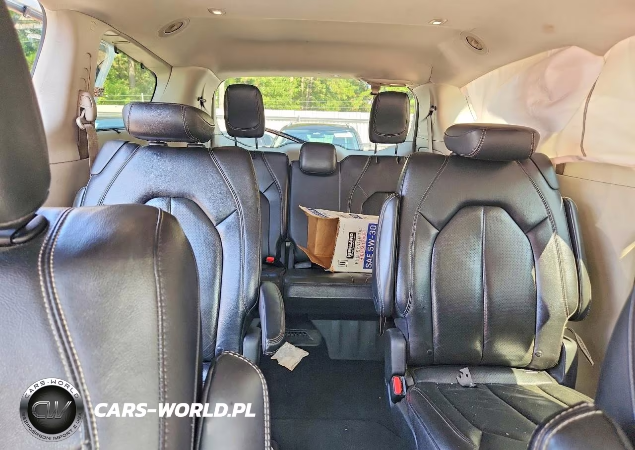 2022 Chrysler Pacifica Touring L VIN:2C4RC1BG3NR138854 - 10