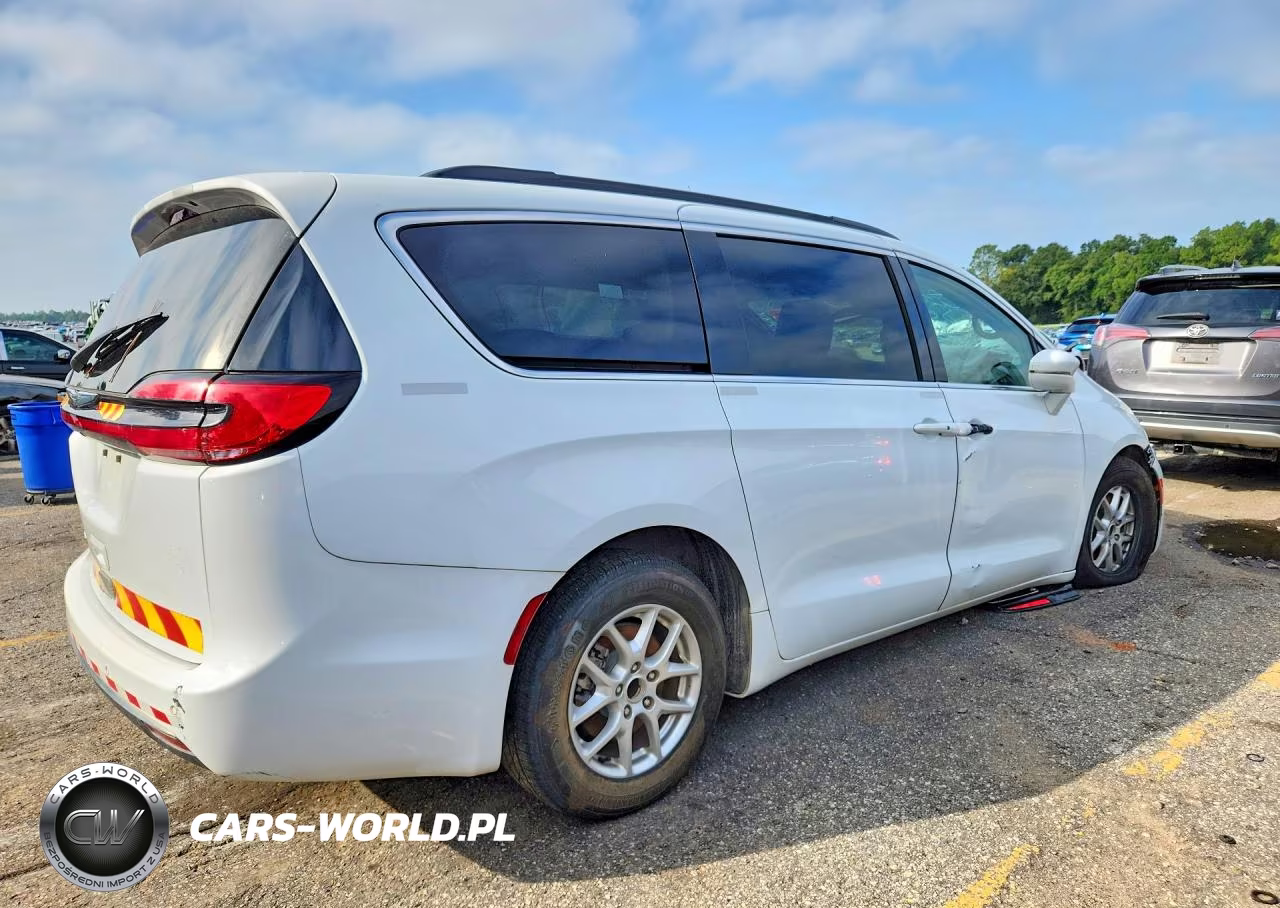 2022 Chrysler Pacifica Touring L VIN:2C4RC1BG3NR138854 - 3