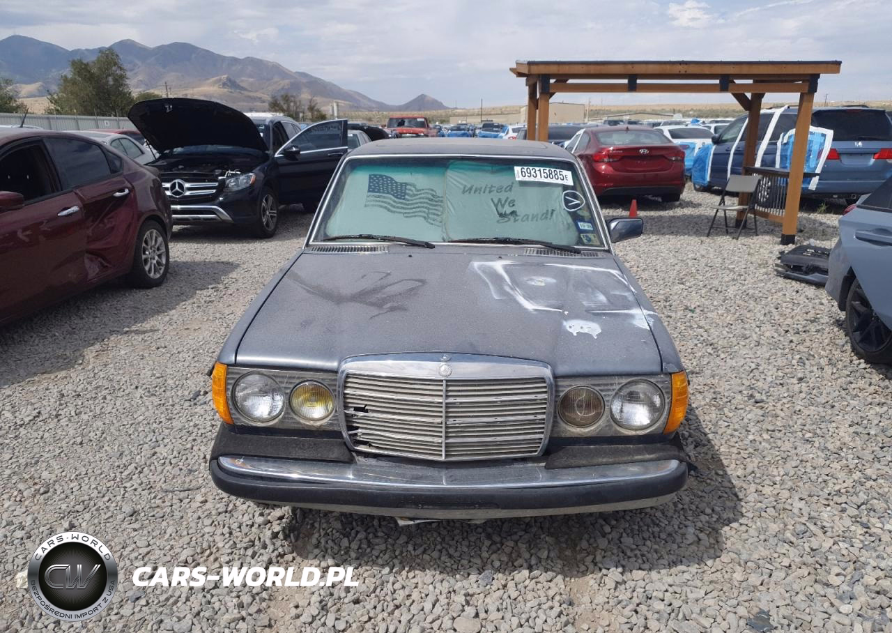 1982 Mercedes-Benz 300 Dt VIN:WDBAB33A2CB000769 - 5