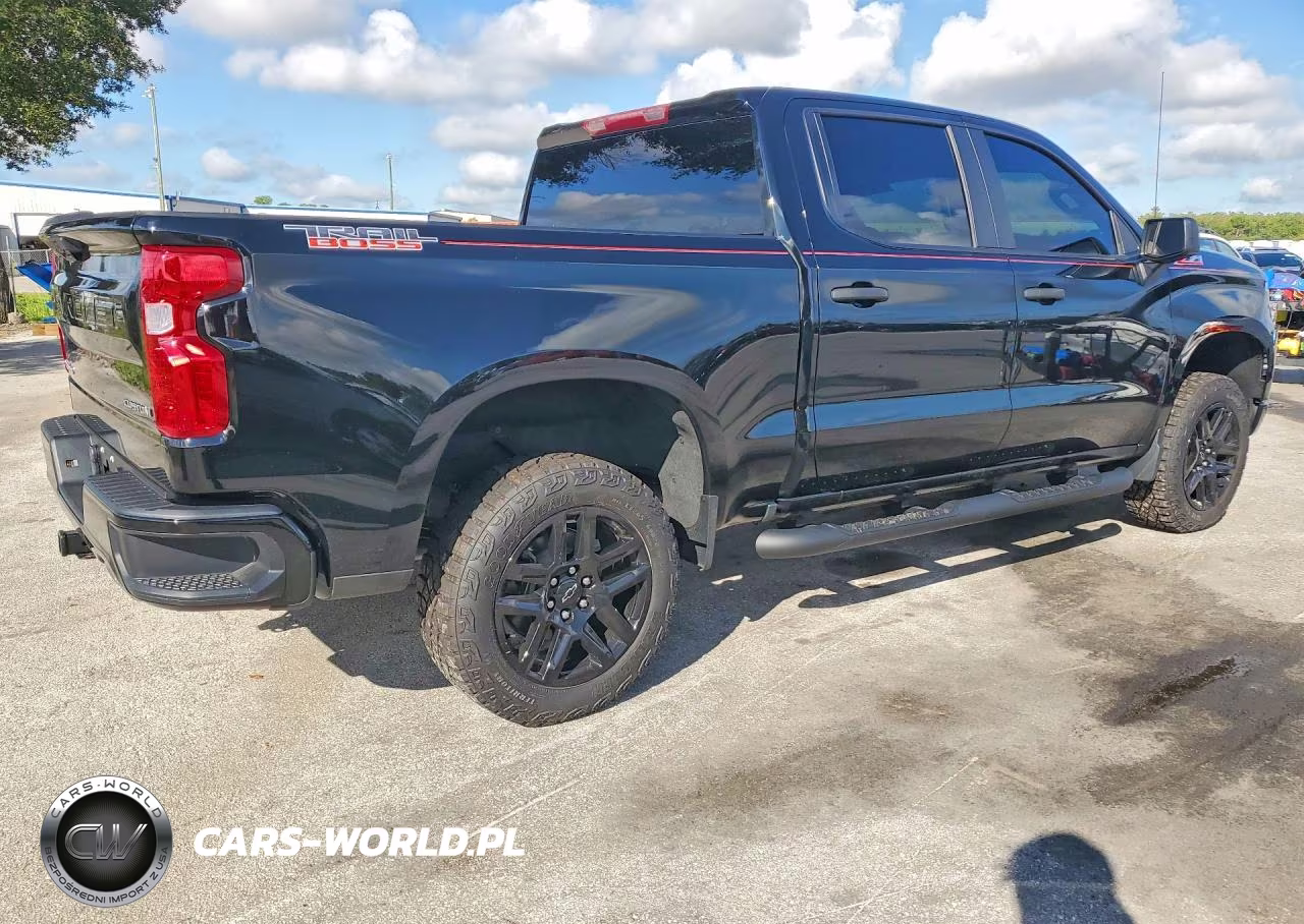 2026 Chevrolet Silverado K1500 Trail Boss Custom VIN:3GCUKCED7TG351884 - 3