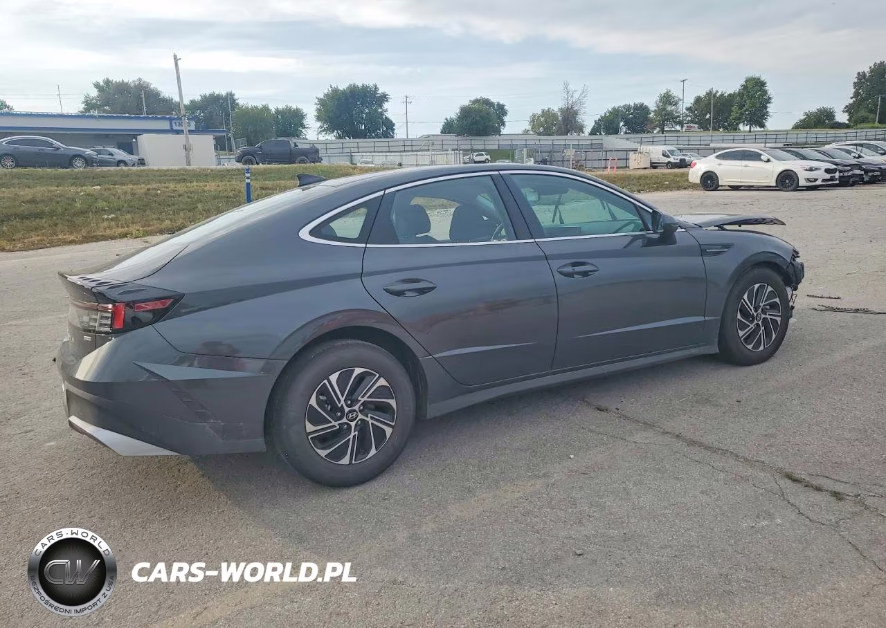 2026 Hyundai Sonata Hybrid Blue VIN:KMHL24JJ4TA178932 - 3