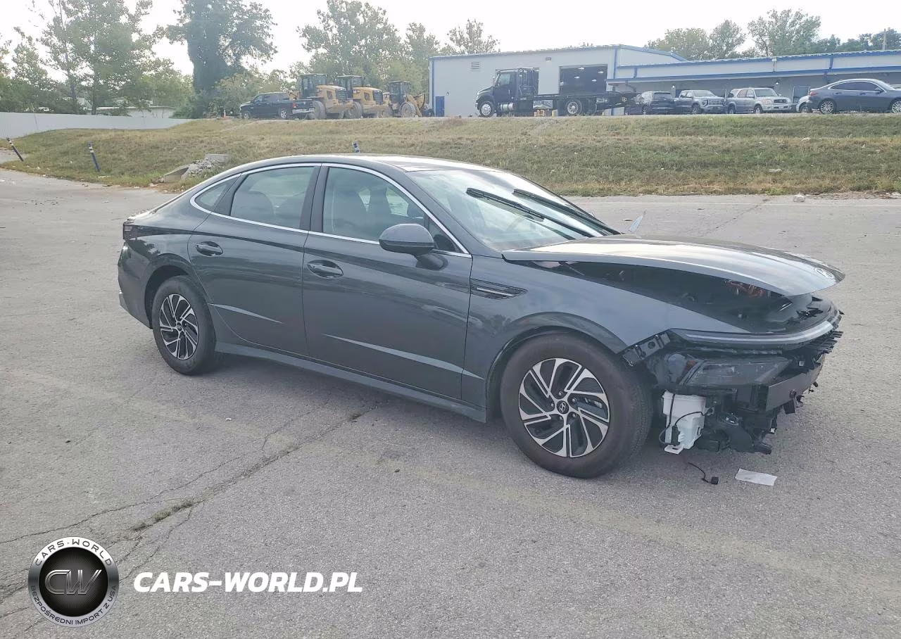 2026 Hyundai Sonata Hybrid Blue VIN:KMHL24JJ4TA178932 - 4
