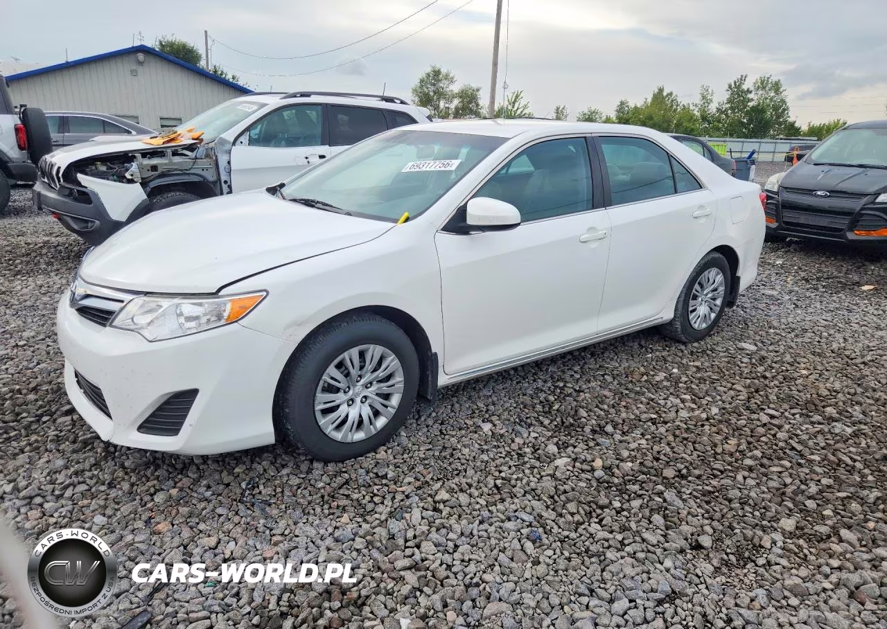 2013 Toyota Camry Le – zdjęcie 1 z 12