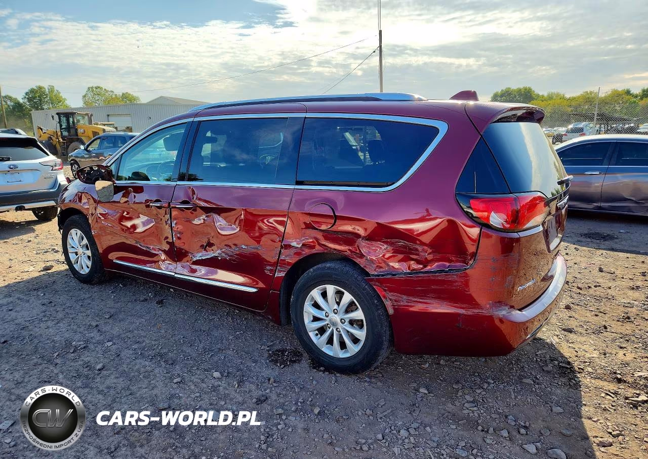 2019 Chrysler Pacifica Touring L VIN:2C4RC1BG9KR559926 - 2