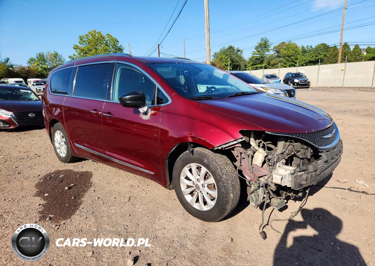 2019 Chrysler Pacifica Touring L VIN:2C4RC1BG9KR559926 - 4