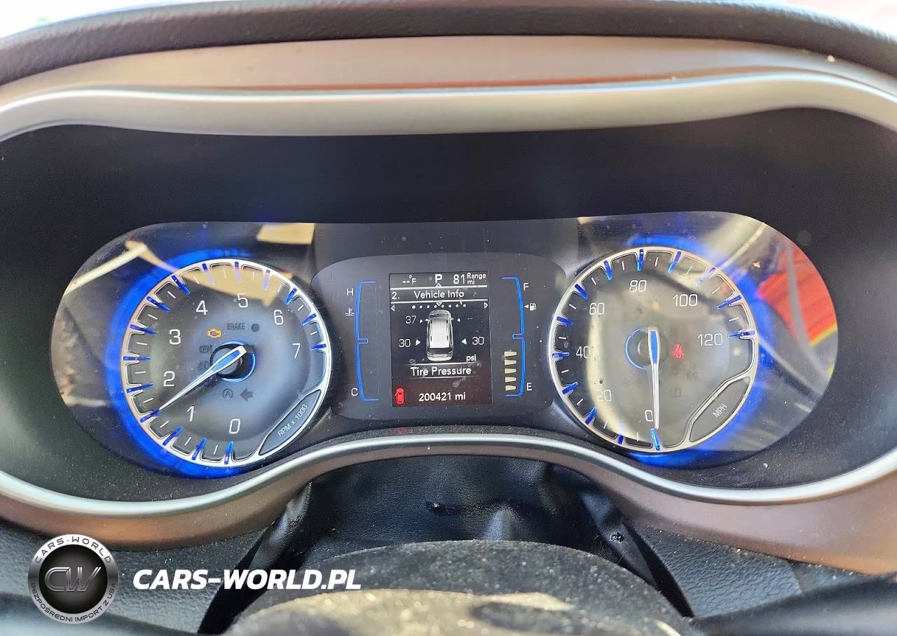 2019 Chrysler Pacifica Touring L VIN:2C4RC1BG9KR559926 - 9