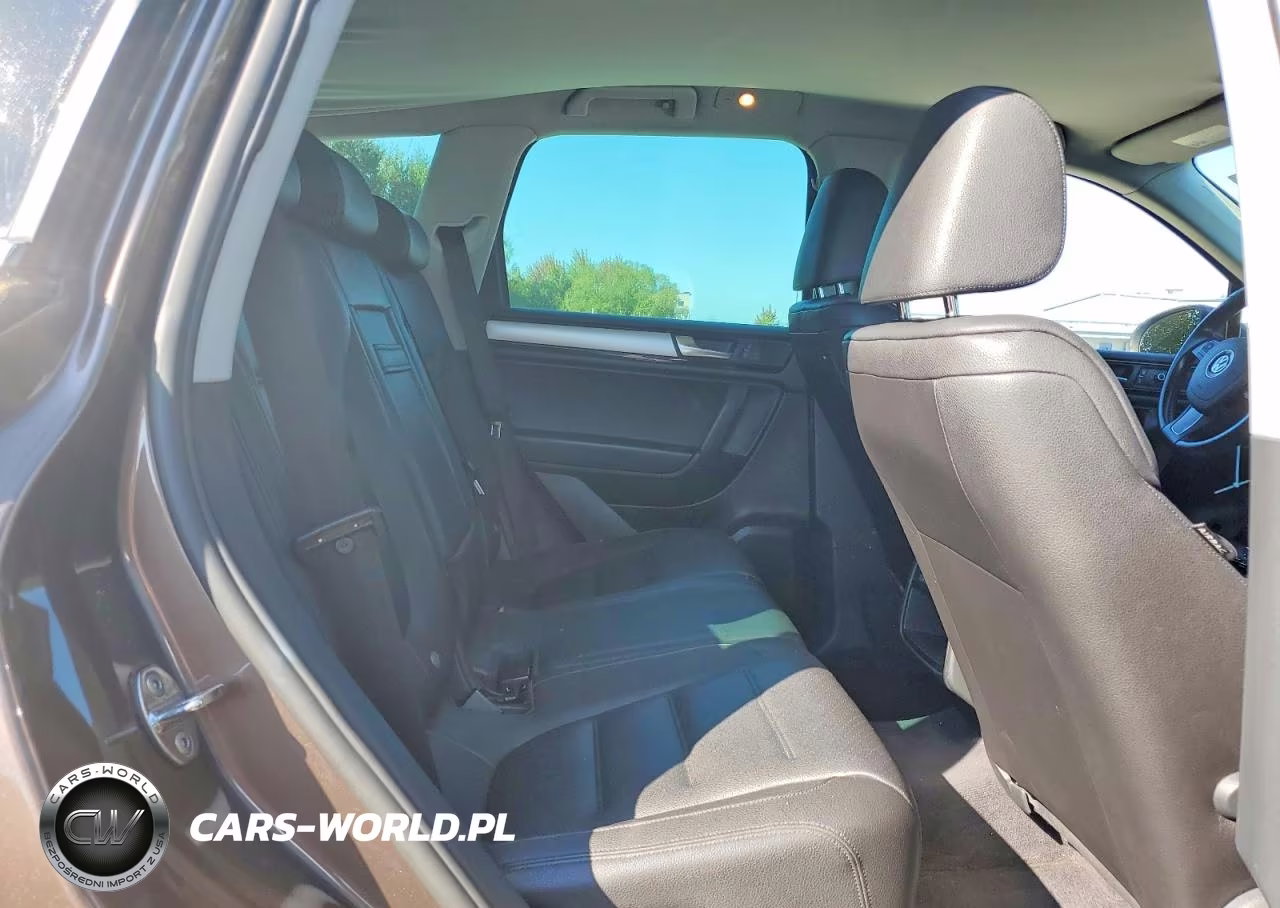 2011 Volkswagen Touareg V6 VIN:WVGFF9BP8BD000634 - 11