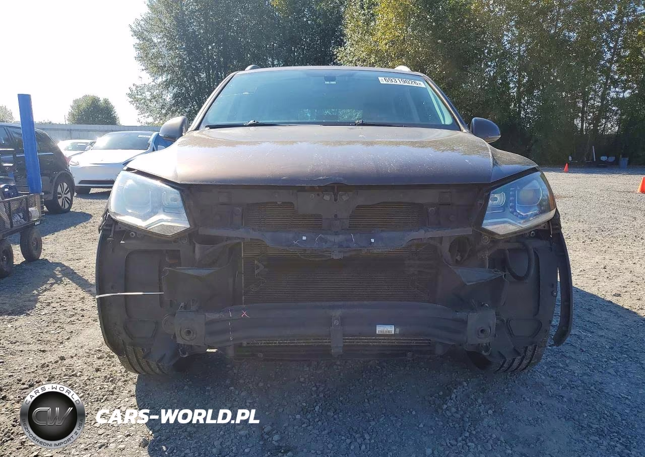 2011 Volkswagen Touareg V6 VIN:WVGFF9BP8BD000634 - 5