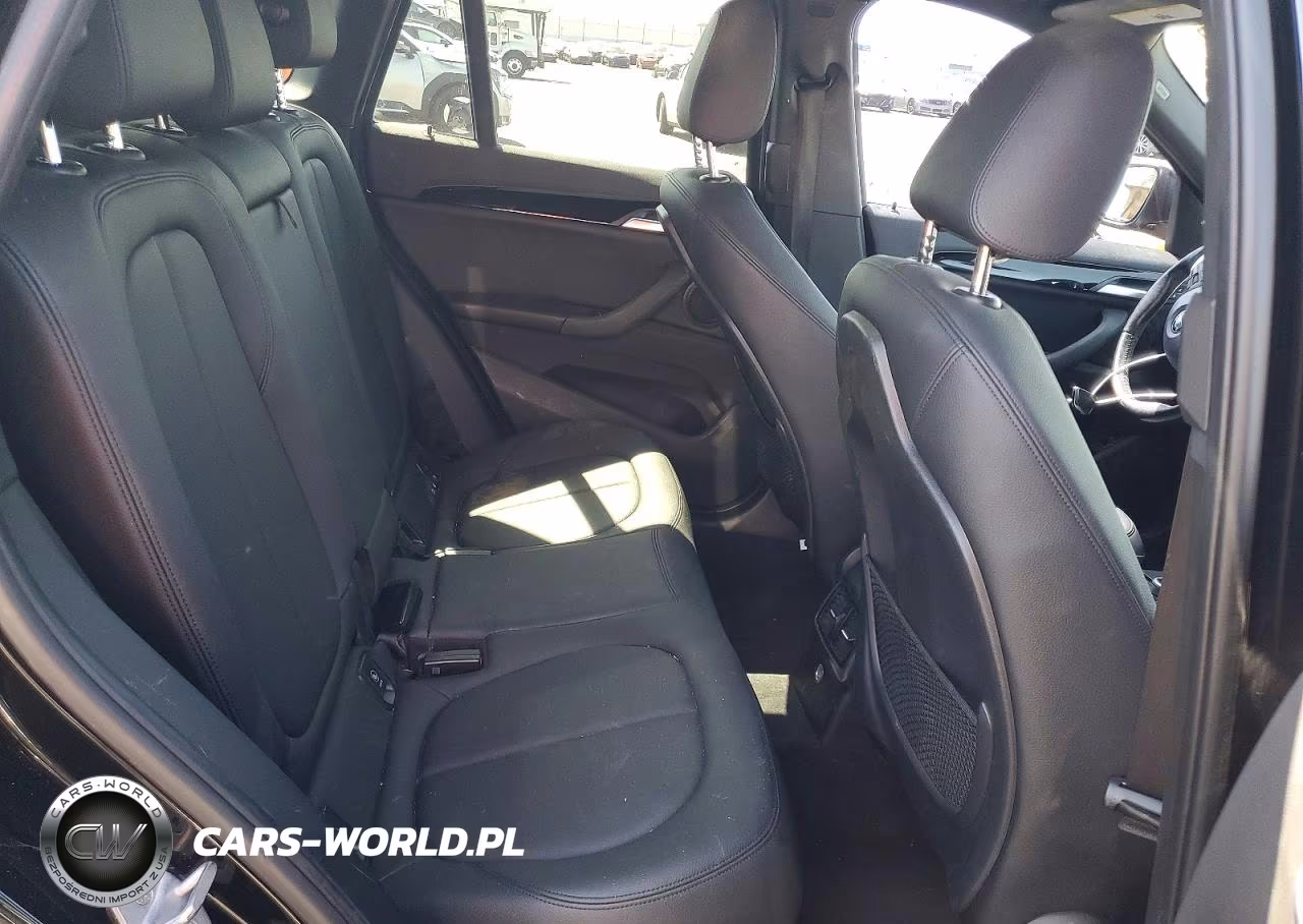 2018 BMW X1 xDrive28I VIN:WBXHT3Z38J4A66773 - 11