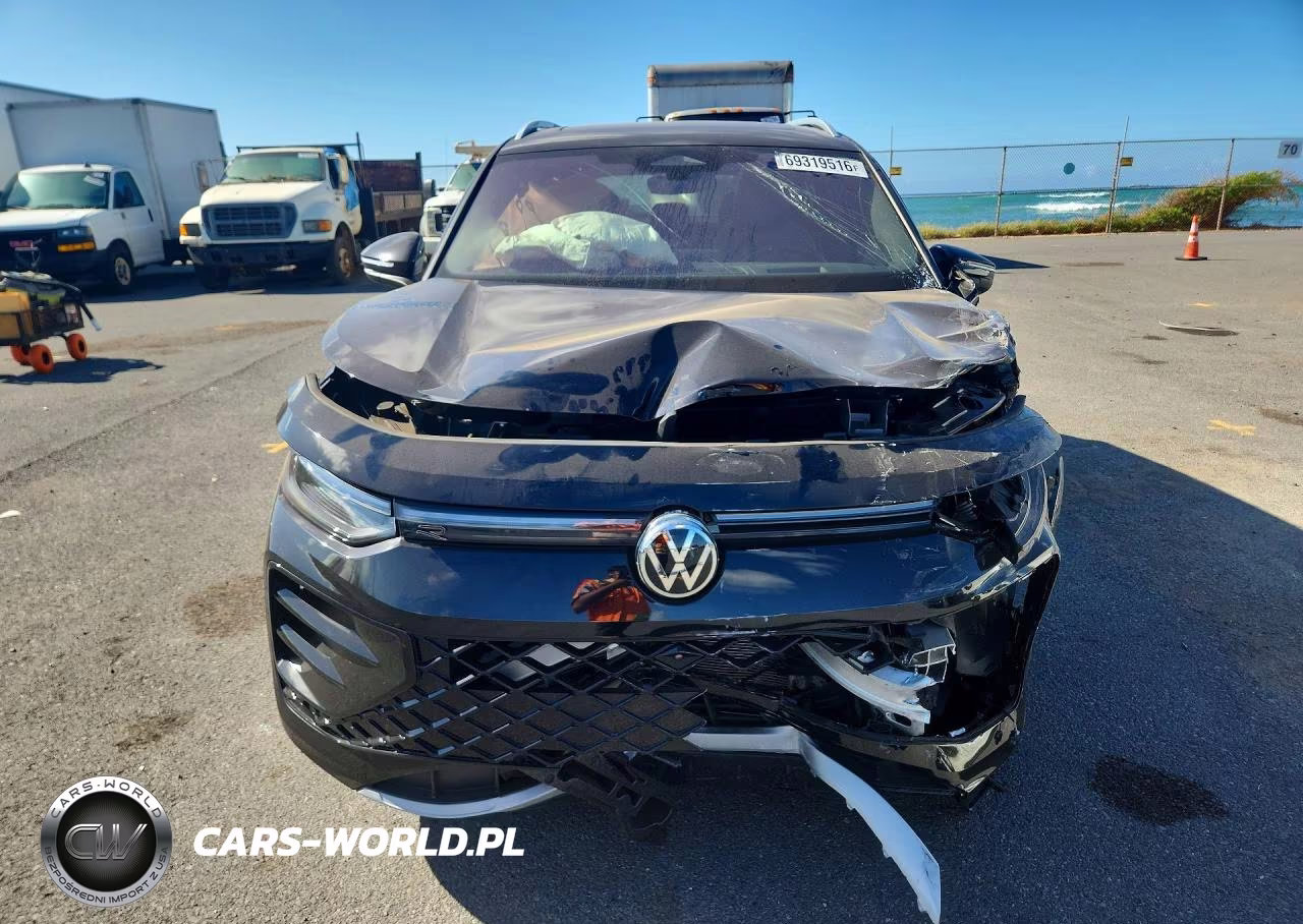 2025 Volkswagen Tiguan Sel R-Line Black VIN:3VVLR7RMXSM019402 - 5