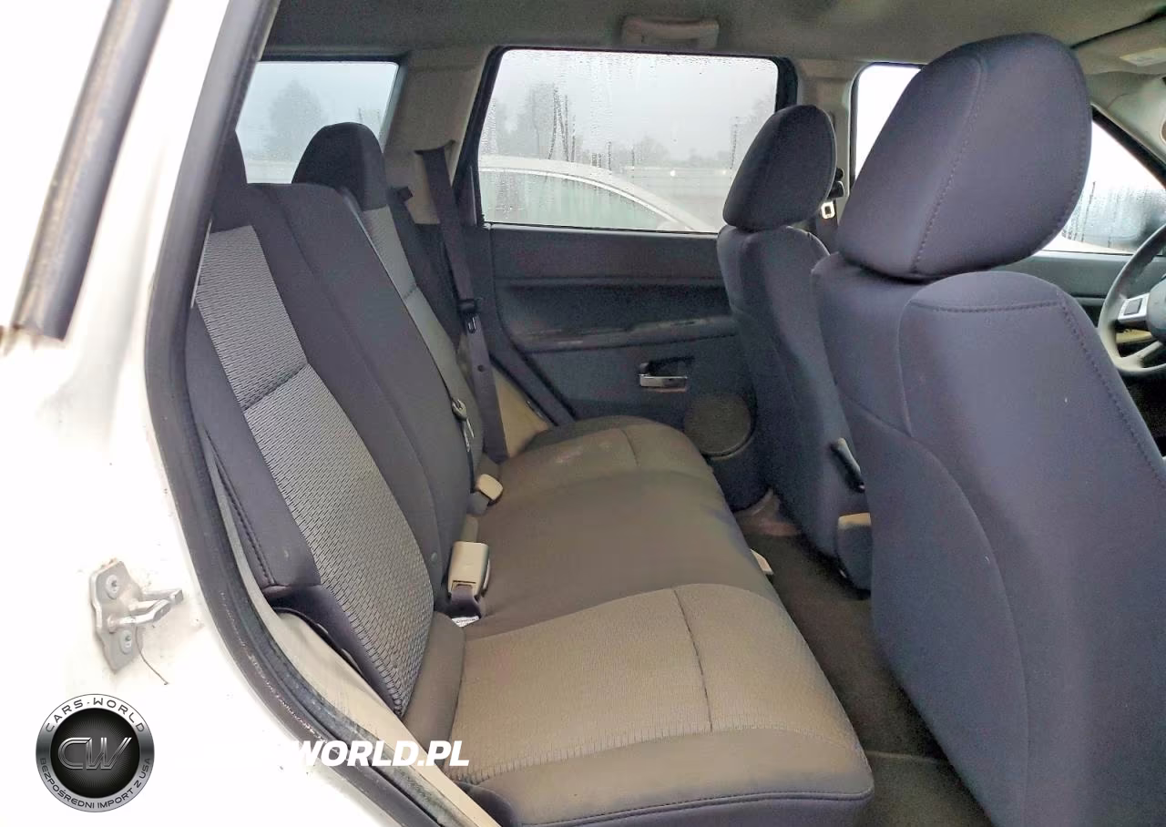 2010 Jeep Grand Cherokee Laredo VIN:1J4PR4GK6AC120284 - 11