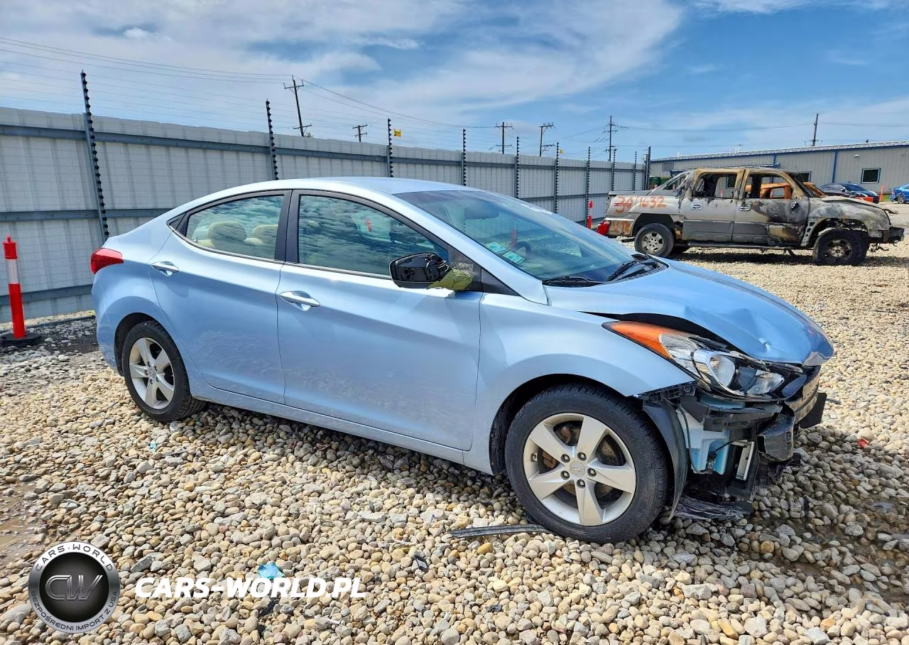 2011 Hyundai Elantra Gls VIN:KMHDH4AE8BU104772 - 4