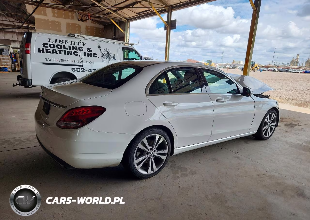 2018 Mercedes-Benz C 300 VIN:55SWF4JB7JU273292 - 3