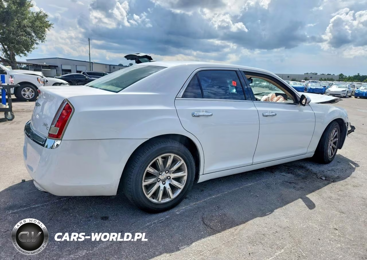 2013 Chrysler 300C VIN:2C3CCAEG4DH620842 - 3