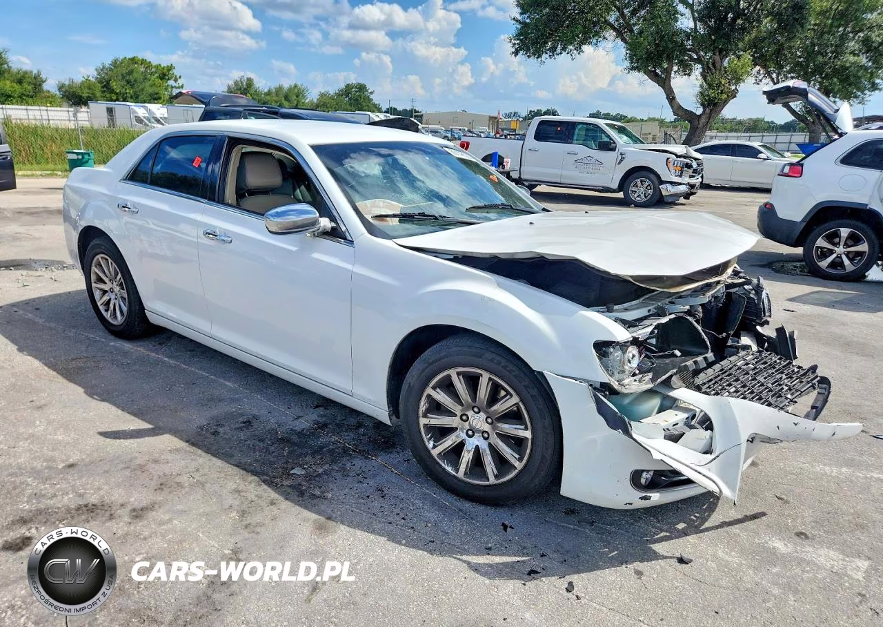 2013 Chrysler 300C VIN:2C3CCAEG4DH620842 - 4