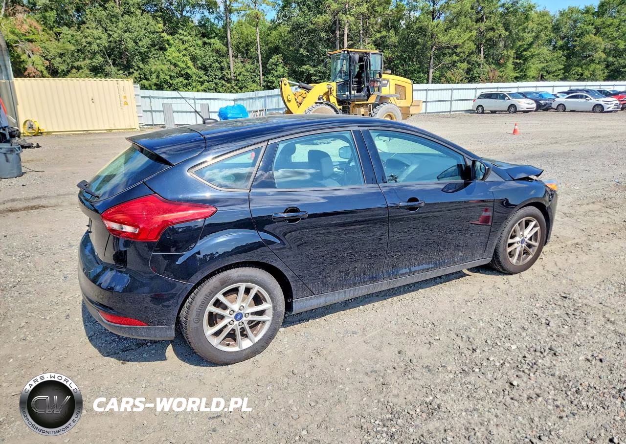 2018 Ford Focus Se VIN:1FADP3K20JL305078 - 3