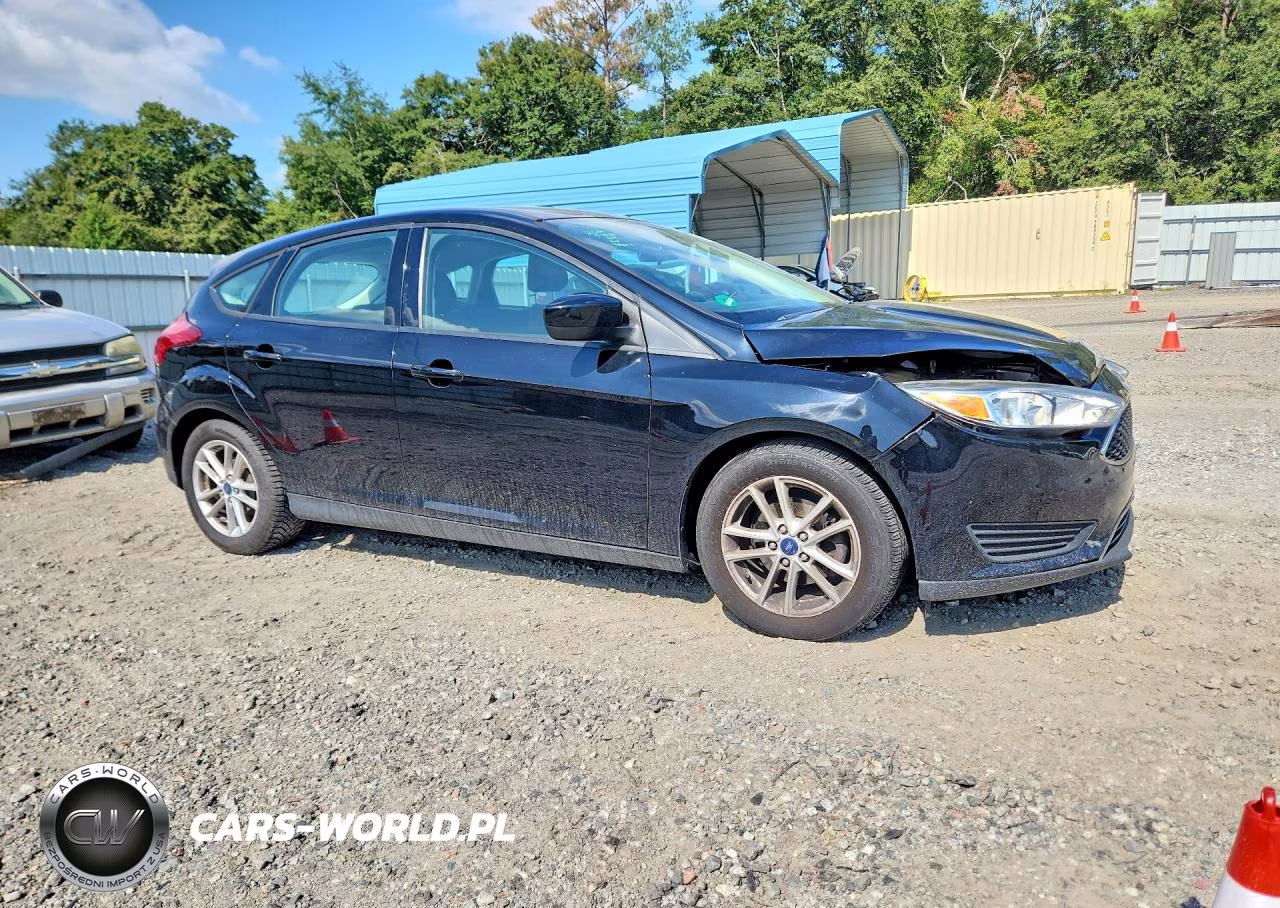 2018 Ford Focus Se VIN:1FADP3K20JL305078 - 4
