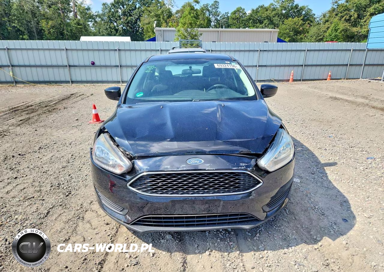 2018 Ford Focus Se VIN:1FADP3K20JL305078 - 5