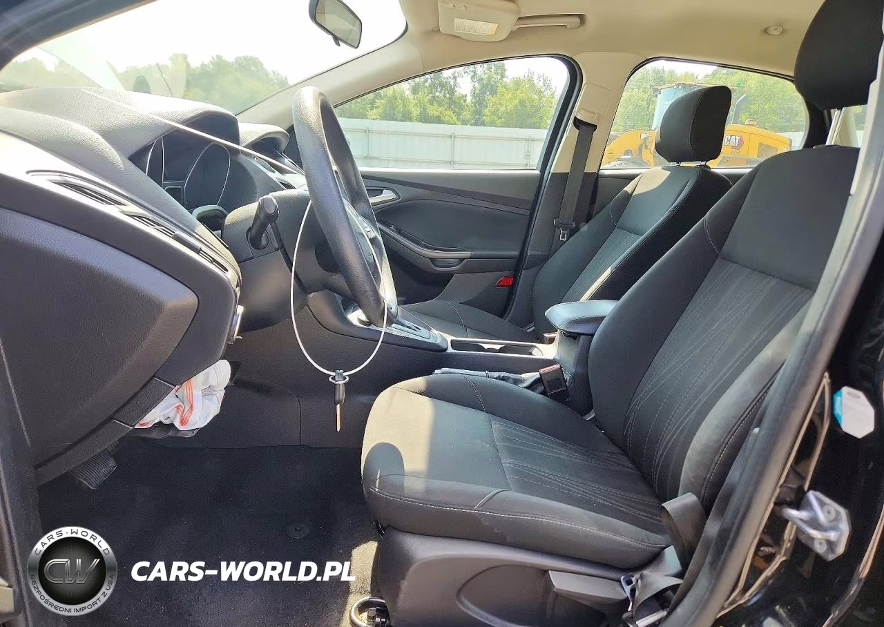 2018 Ford Focus Se VIN:1FADP3K20JL305078 - 7