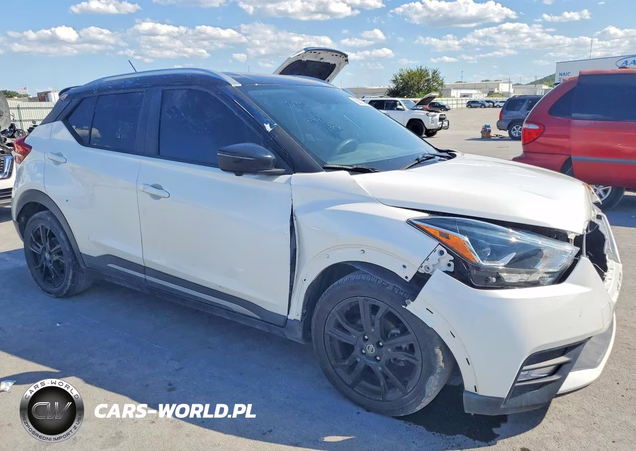 2019 Nissan Kicks Sr VIN:3N1CP5CUXKL569628 - 4