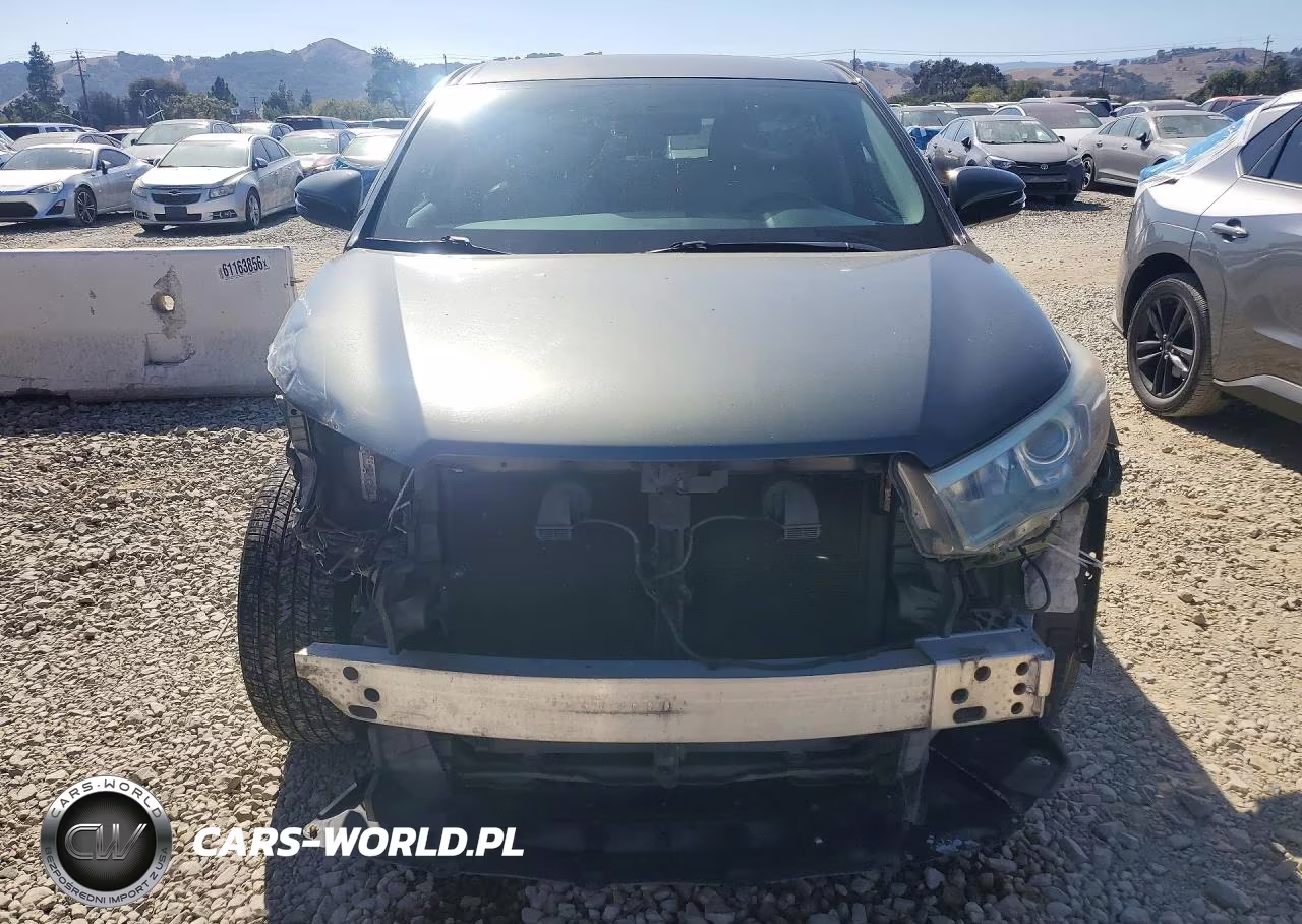 2015 Toyota Highlander Le Plus VIN:5TDZKRFH4FS070061 - 5