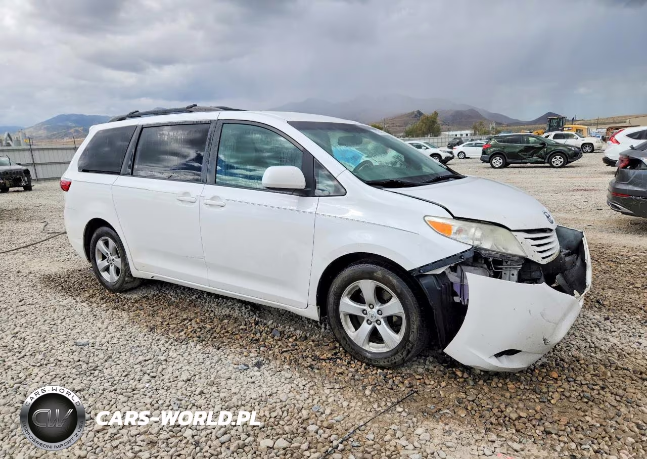 2015 Toyota Sienna Le VIN:5TDKK3DC3FS621229 - 4