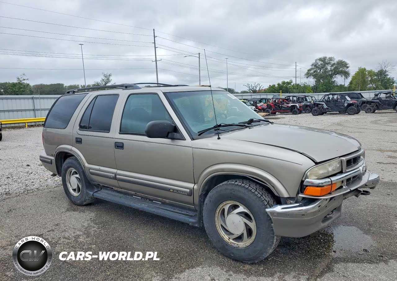1999 Chevrolet Blazer VIN:1GNDT13W8X2156761 - 4