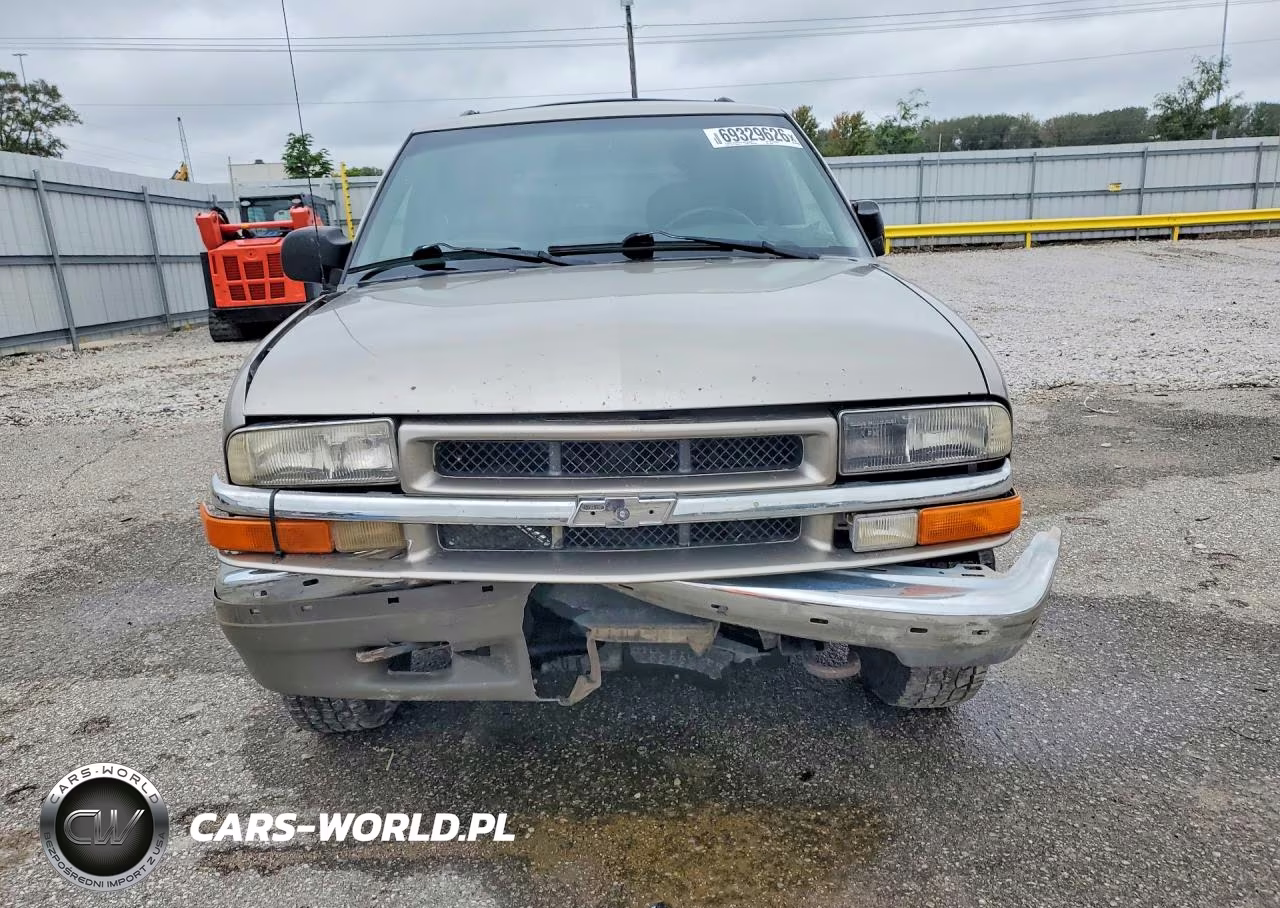 1999 Chevrolet Blazer VIN:1GNDT13W8X2156761 - 5