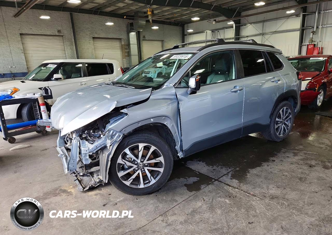 2022 Toyota Corolla Cross Xle VIN:7MUDAABG8NV005052 - 1